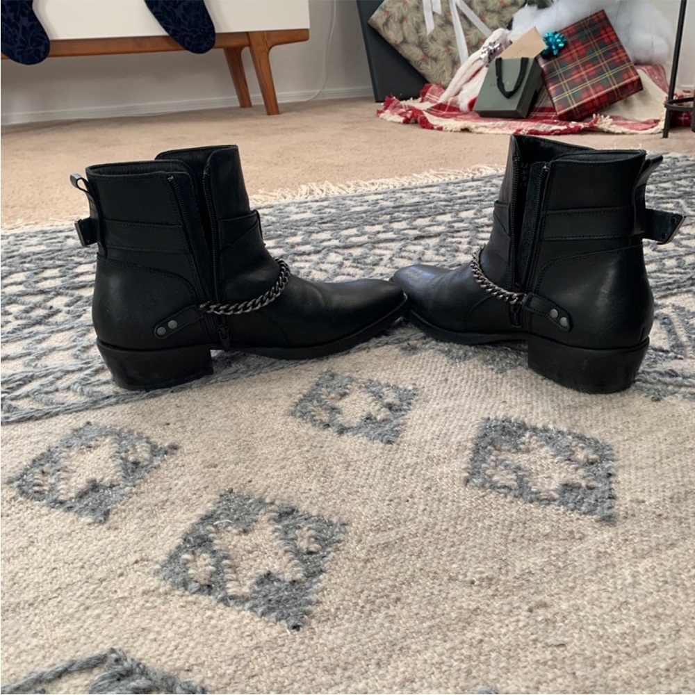 Steve Maddens ‘Vail’ boots